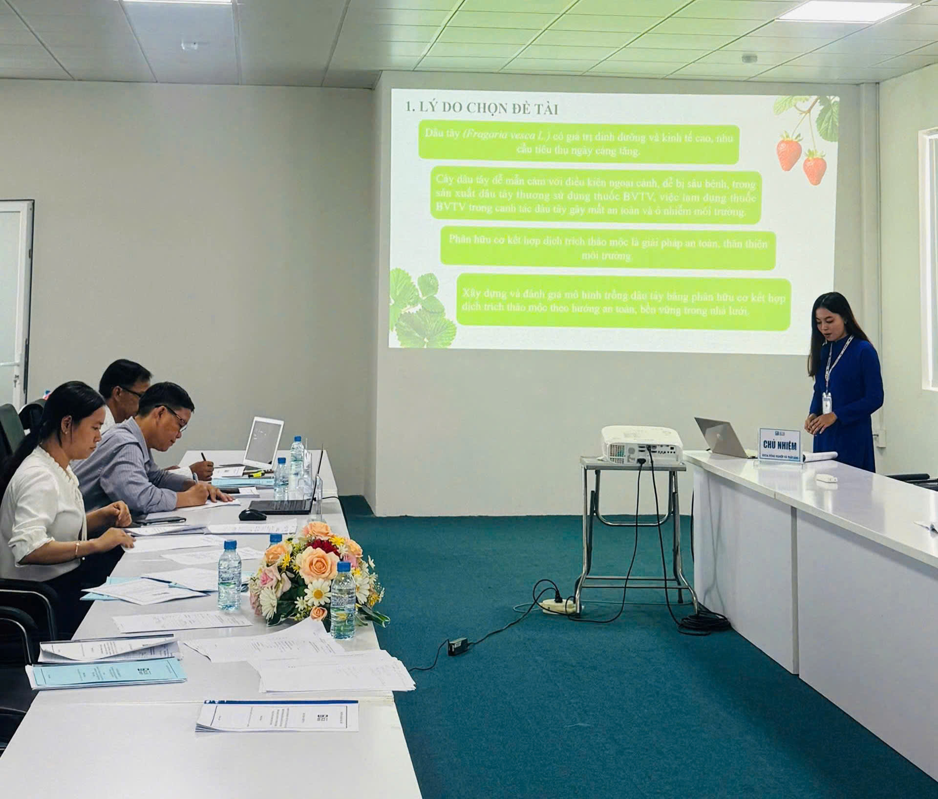 KHOA NÔNG NGHIỆP VÀ THUỶ SẢN, TRƯỜNG ĐẠI HỌC BẠC LIÊU TỔ CHỨC ĐÁNH GIÁ ĐỀ CƯƠNG ĐỀ TÀI NGHIÊN CỨU KHOA HỌC SINH VIÊN NGÀNH BẢO VỆ THỰC VẬT - ĐỀ TÀI “THỬ NGHIỆM MÔ HÌNH TRỒNG DÂU TÂY (Fragaria vesca L.) BẰNG PHÂN HỮU CƠ KẾT HỢP DỊCH TRÍCH THẢO MỘC TRONG QUẢN LÝ SÂU BỆNH HẠI TẠI NHÀ LƯỚI TRƯỜNG ĐẠI HỌC BẠC LIÊU” 